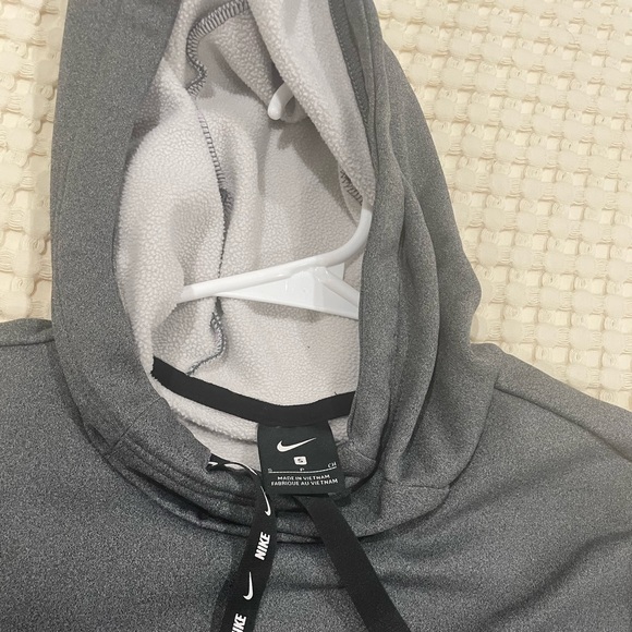 Small Gray Nike sweater. Lightly used, it has a front pouch hidden on the side. - Picture 4 of 5